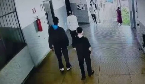 Aluno leva arma para mostrar a amigos em escola e atinge pé de colega