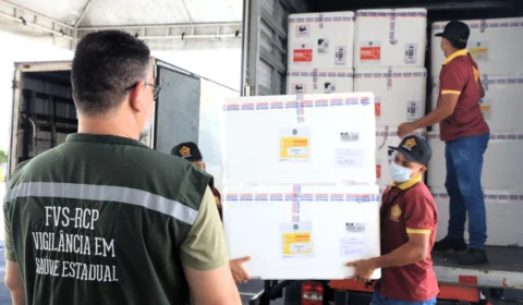Mais de 70 mil doses de vacina contra dengue chegam no Amazonas