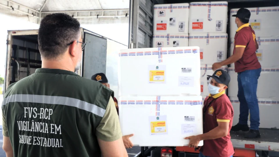 Mais de 70 mil doses de vacina contra dengue chegam no Amazonas