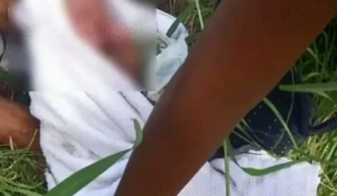 Bebê é encontrada em matagal e pais embriagados acabam na delegacia