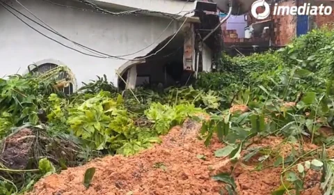 Casa desaba durante forte chuva no Redenção