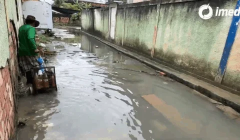 Moradores do bairro Praça 14 pedem ajuda para conter prejuízos causados por alagamentos