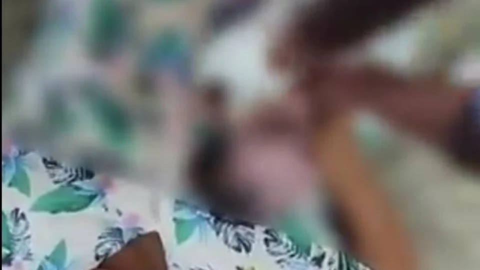 VEJA VÍDEO: bebê nasce no chão da maternidade enquanto mãe pede ajuda