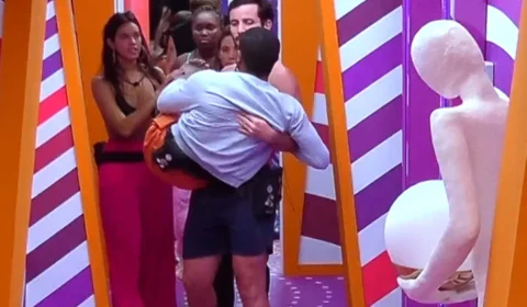 BBB 24: Davi passa mal e precisa ser carregado pelos brothers