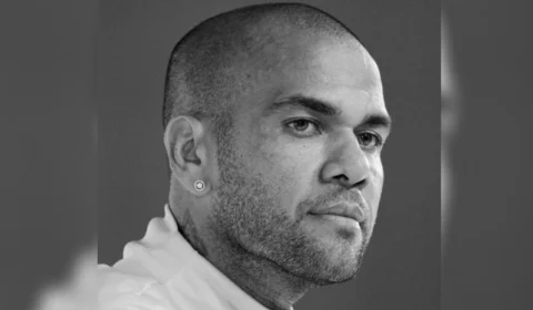 Daniel Alves não consegue dinheiro para pagar fiança e seguirá preso pelo menos até segunda-feira