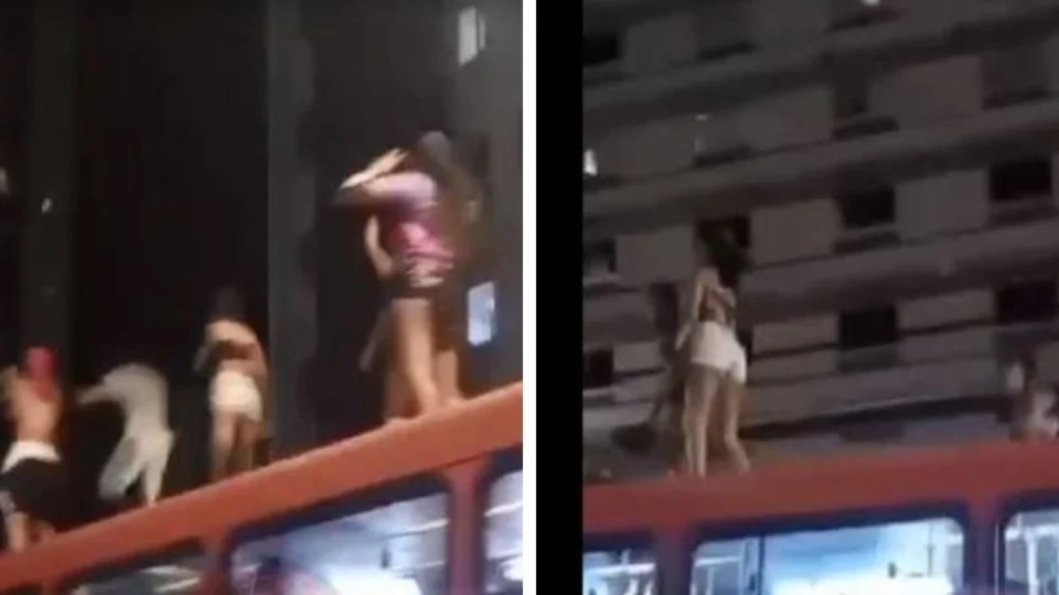 VEJA VÍDEO: adolescentes se arriscam e ‘surfam’ em teto de transporte público