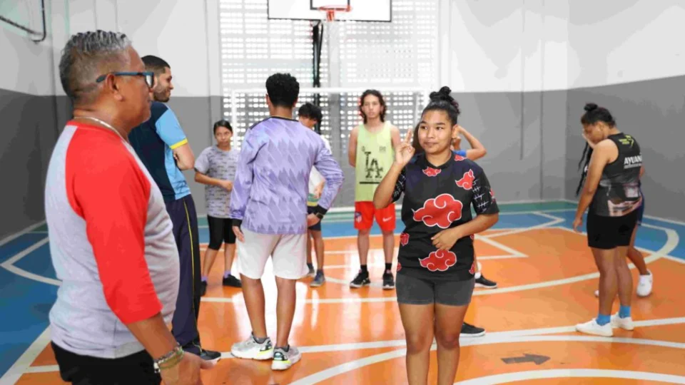 Escola do AM investe no esporte para auxiliar desenvolvimento de alunos surdos