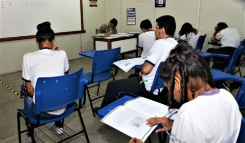 Pé-de-meia é lançado em Manaus para alunos matriculados no ensino Médio