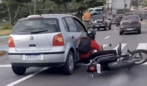 Motociclista é arrastado por carro durante acidente em Avenida de Manaus
