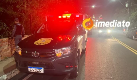 Cadáver em decomposição é encontrado em área de mata na Avenida Pedro Teixeira