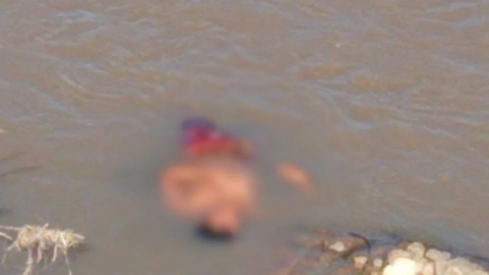 VEJA VÍDEO: “Morto” acorda na hora em que bombeiros o resgatavam em rio