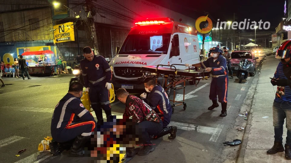 Colisão entre motos deixa duas pessoas gravemente feridas no bairro Manoa