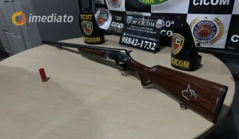 Bandidos fogem e deixam arma para trás em beco no bairro Jorge Teixeira