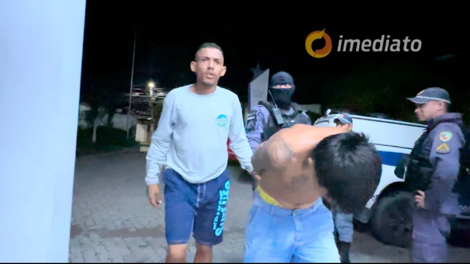 Dupla é presa vendendo drogas no bairro Nova Floresta