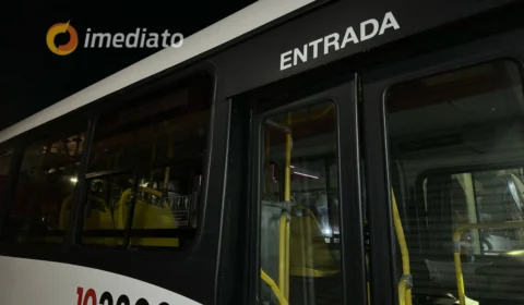 Passageiros são espancados durante assalto a ônibus da linha 652 na Avenida Darcy Vargas