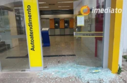 Banco do Brasil tem porta quebrada durante a madrugada deste sábado
