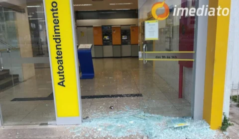 Banco do Brasil tem porta quebrada durante a madrugada deste sábado