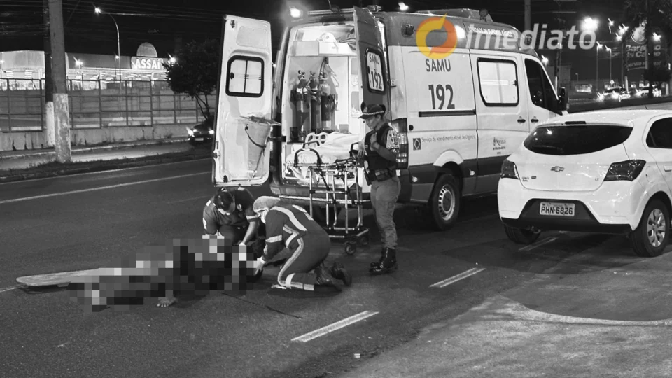 Homem fica gravemente ferido após ser atropelado por carro na Avenida Torquato Tapajós