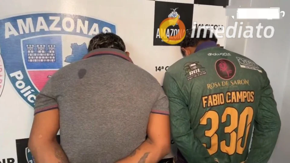 Dupla é presa com arma de fogo e drogas no bairro Mauazinho