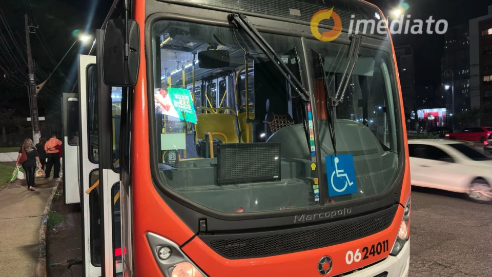 Bandido causa o terror durante assalto ao ônibus da linha 002 em Manaus