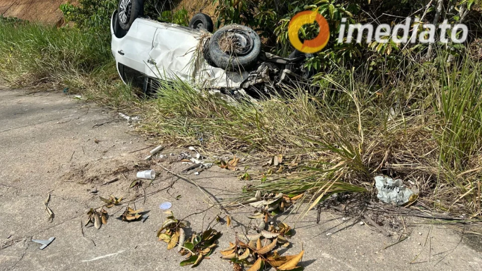 Homem morre após capotar carro na avenida das Flores