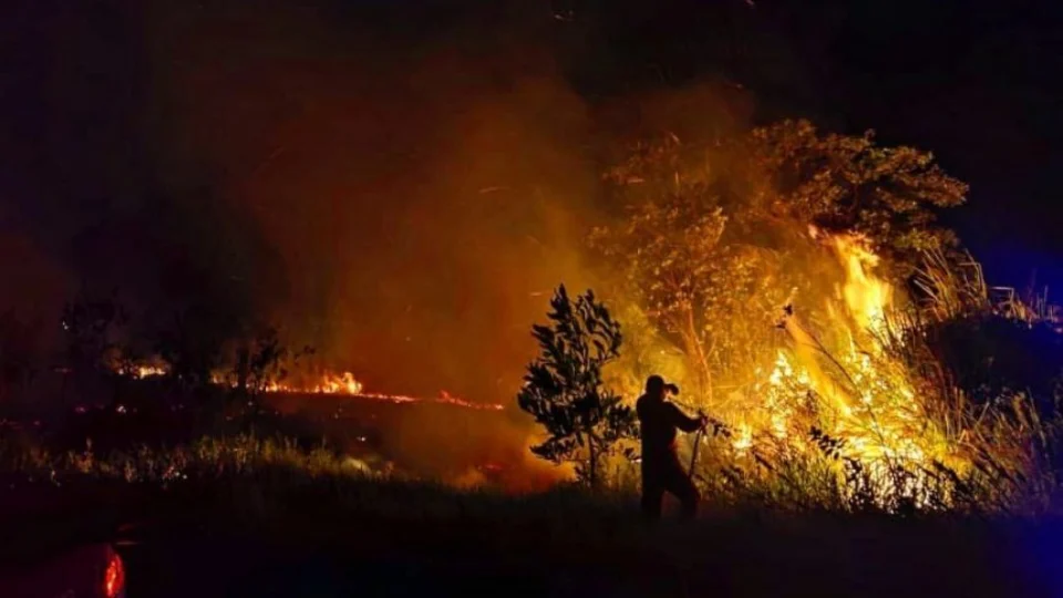Bombeiros são proibidos pelo Governo de divulgar imagens de incêndios em Roraima