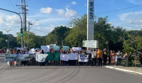 Professor e aluno são atropelados durante manifestação na Ufam