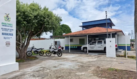 Mulher é presa no AM ao tentar levar drogas em uma garrafa de café para detento