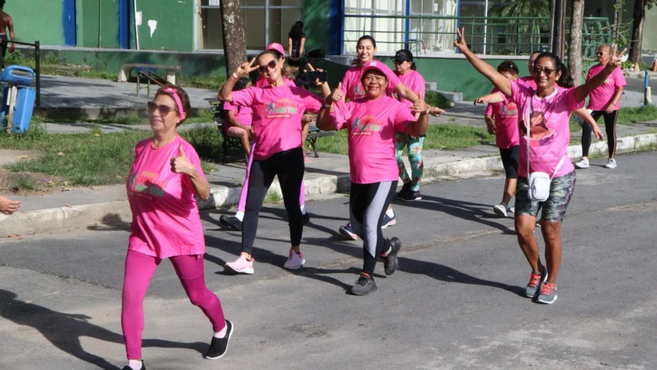 Centros de Convivência realizam programação especial com serviços de autocuidado e empoderamento feminino