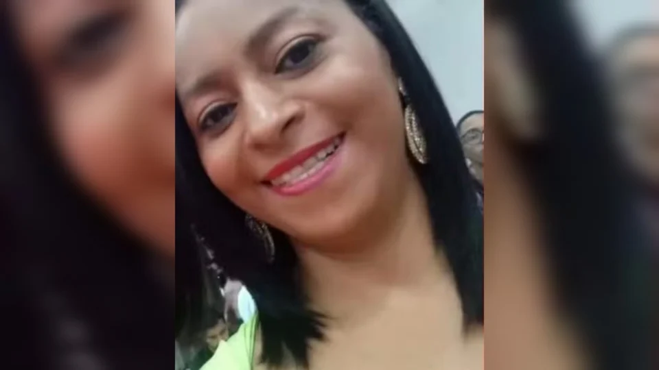 Filha de 13 anos fingiu ser a mãe por mensagem para encobrir assassinato