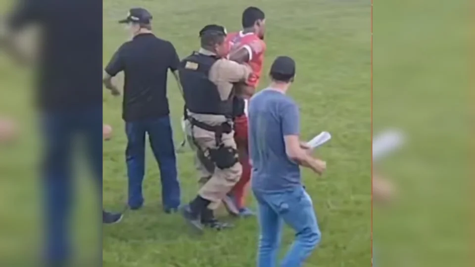 Chefe do tráfico de drogas e membro de facção é preso durante jogo de futebol