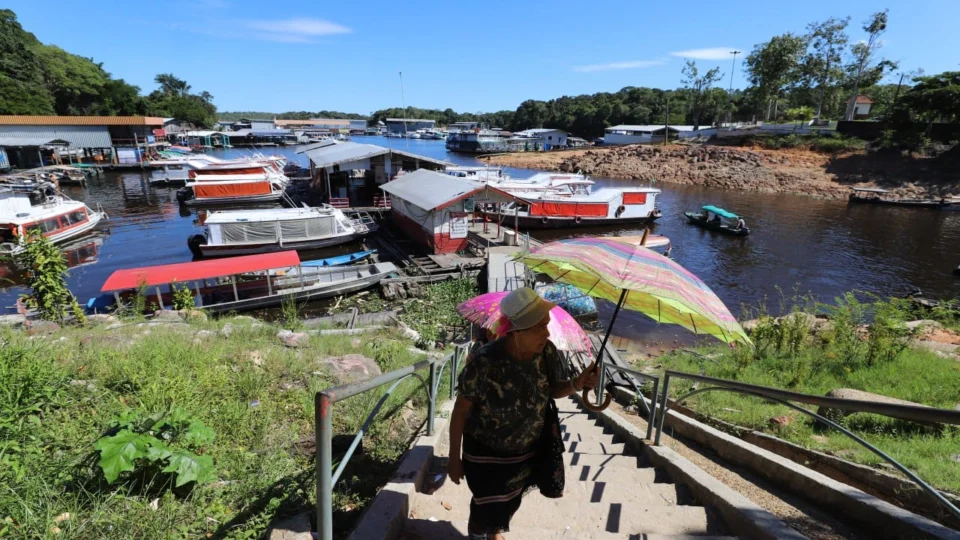 DPE-AM pede anulação de sentença que determina a retirada de flutuantes do Tarumã-Açu