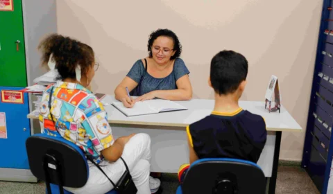 Educação convoca responsáveis por alunos para entregar documentos pendentes nas escolas estaduais