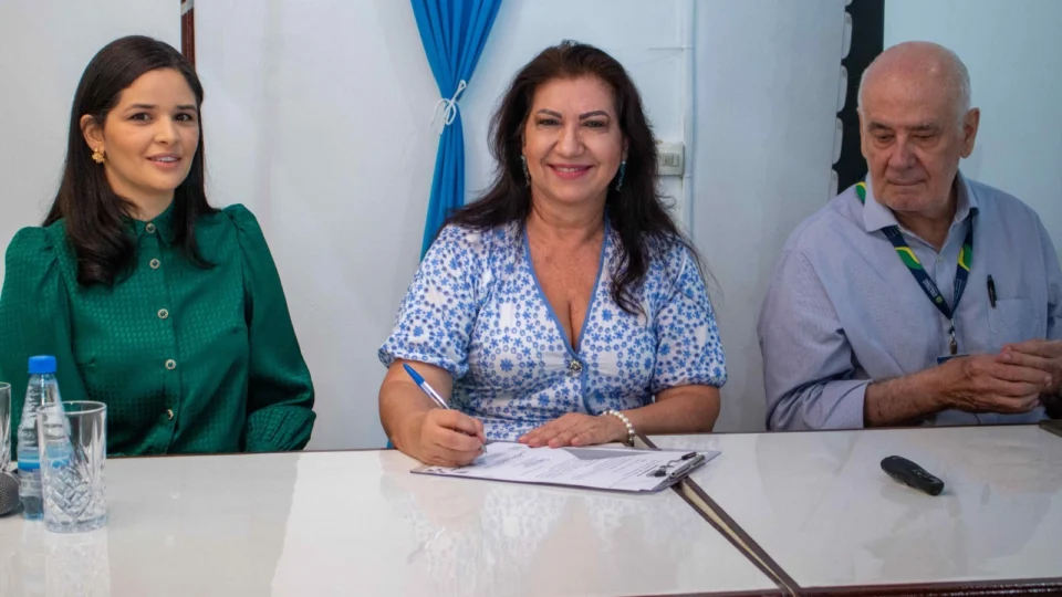 Hemoam assina ordem de serviço para construção de Central Diagnóstica