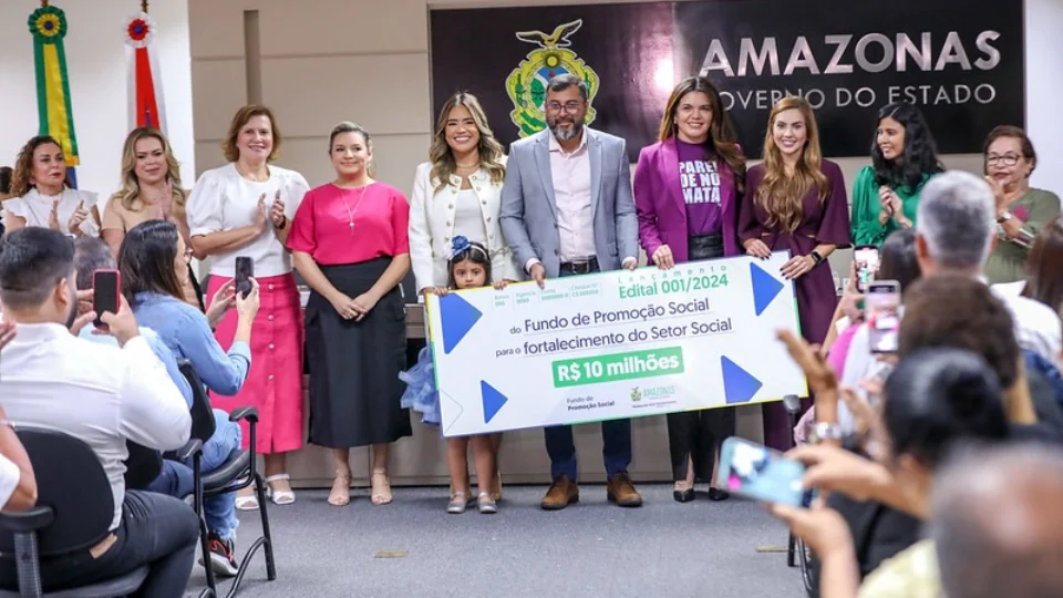 Wilson Lima assina ordem de serviço para início das obras da Casa da Mulher Brasileira