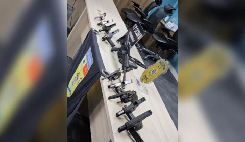 Polícia prende gestores de facção criminosa com fuzil e nove pistolas