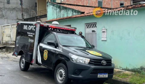 Um homem foi morto na porta de casa na comunidade Mundo Novo