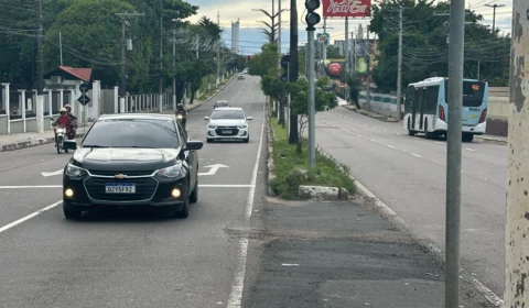 Retorno duplo causa transtorno na Av. Coronel Teixeira