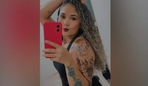 Mulher morre ao ser arremessada contra mureta de concreto após colisão