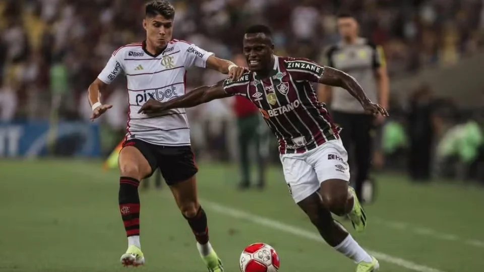 Flamengo bate o Fluminense por 2 a 0 e sai em vantagem na semifinal do Carioca