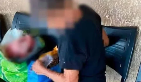 Idosa é presa após ser vista com cabeça de cachorro dentro de sacola plástica