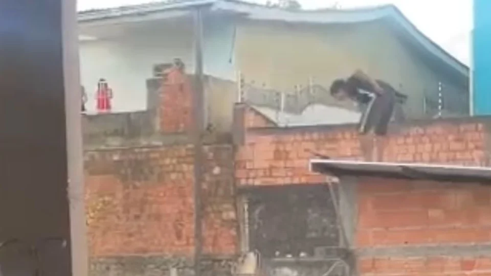 Homem conhecido como ‘Mão fina’ é baleado após tentar fugir da polícia em Manaus; Veja vídeo