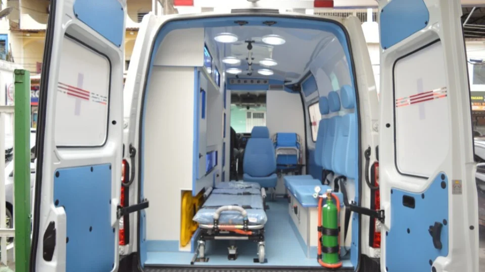 Saúde do Amazonas entrega ambulância e cadeira odontológica no SPA Joventina Dias