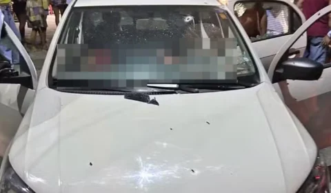 Casal morre e bebê de 1 ano fica gravemente ferido após carro ser metralhado