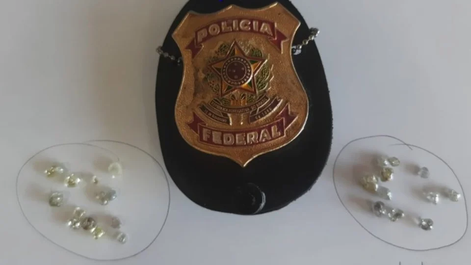 Dupla é presa com 25 pedras de diamantes que seriam comercializadas em Rondônia