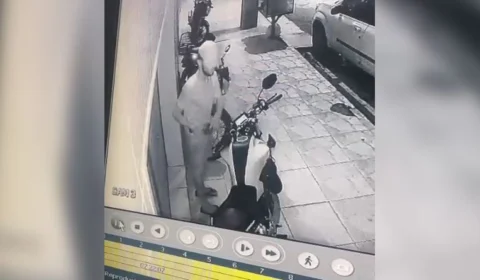 Polícia busca por ladrão de peças de moto que atua na zona leste de Manaus; Veja vídeo