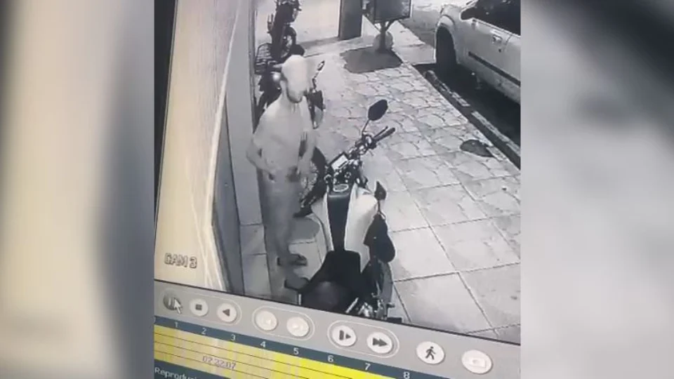Polícia busca por ladrão de peças de moto que atua na zona leste de Manaus; Veja vídeo