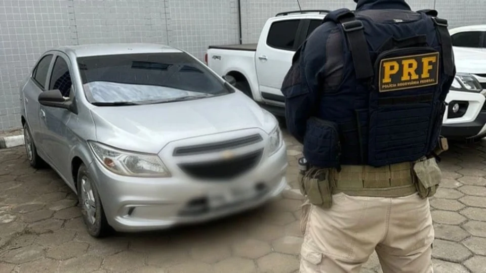 PRF em Roraima recupera veículo roubado em Manaus