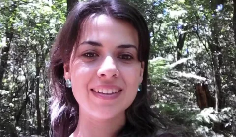 Homem mata ex-companheira e ex-sogro a facadas na frente dos filhos de 3 e 11 anos