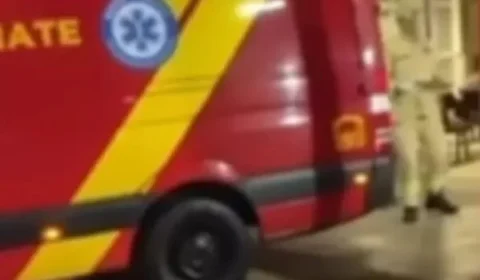 Homem fica com vassoura pressa no ânus após acidente em banheiro no Paraná